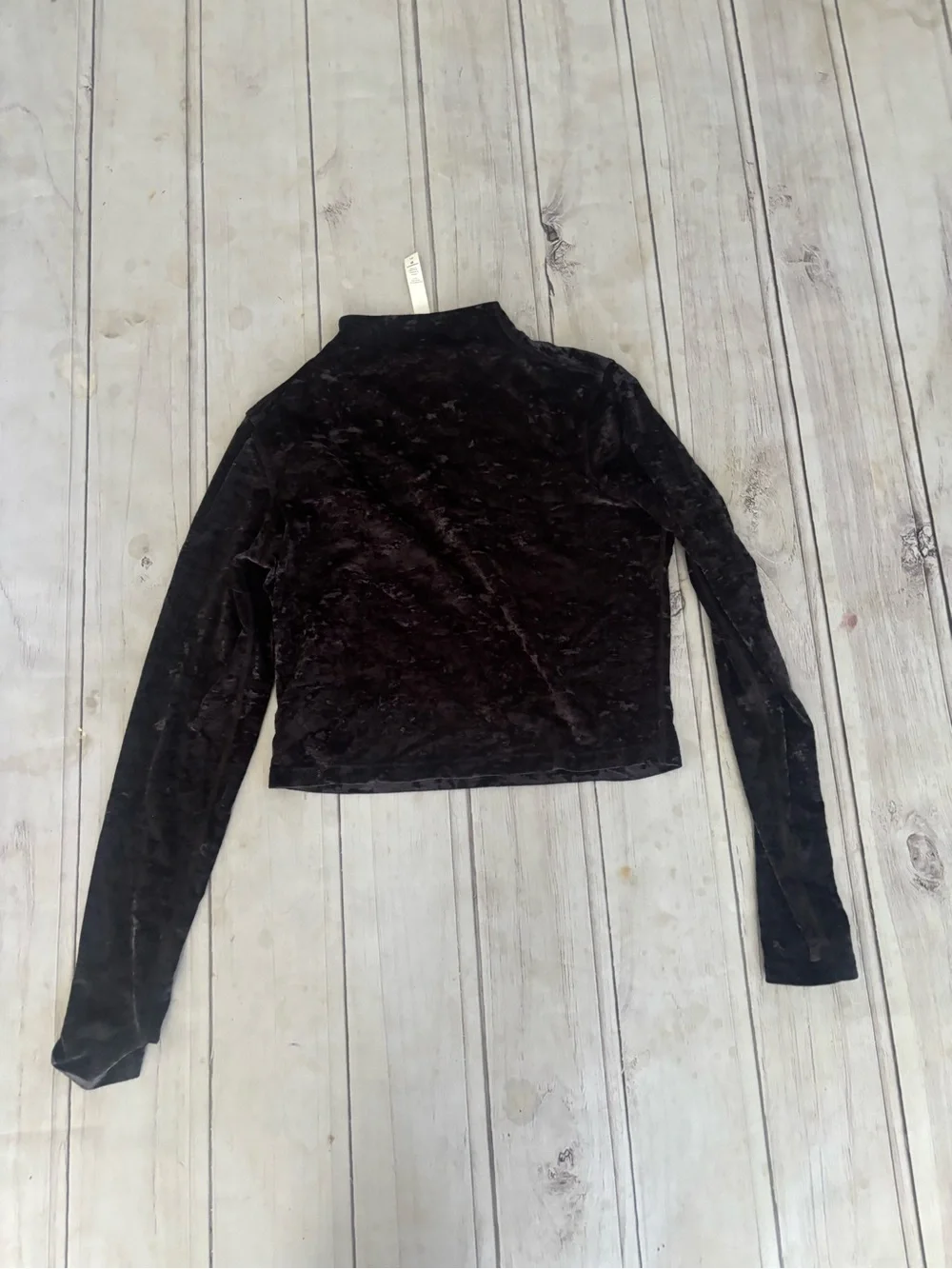 Lululemon 10 Black Velvet Long-Sleeve Crop Top